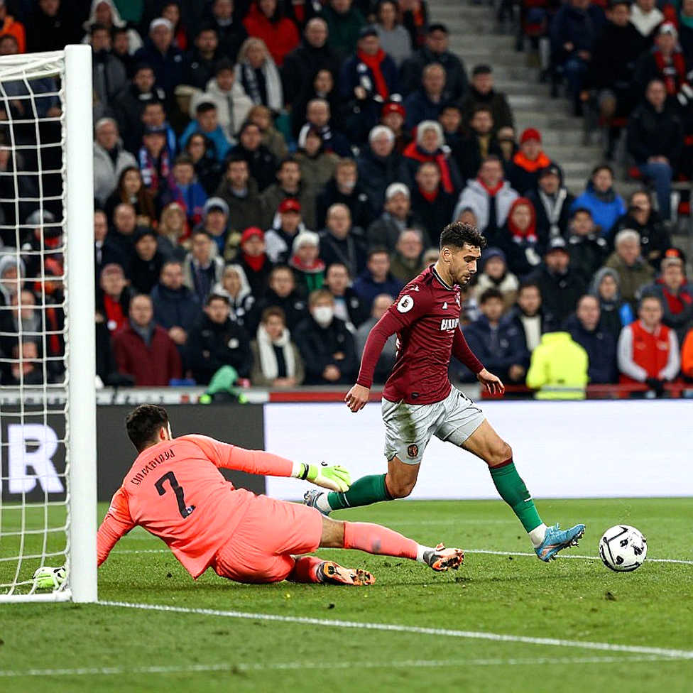 एक दरवाज़ा, 43 बिना ड्रेनेज वाले मैदान: ISL के खुलने के बाद भी भारतीय पिरामिड अधूरा क्यों है